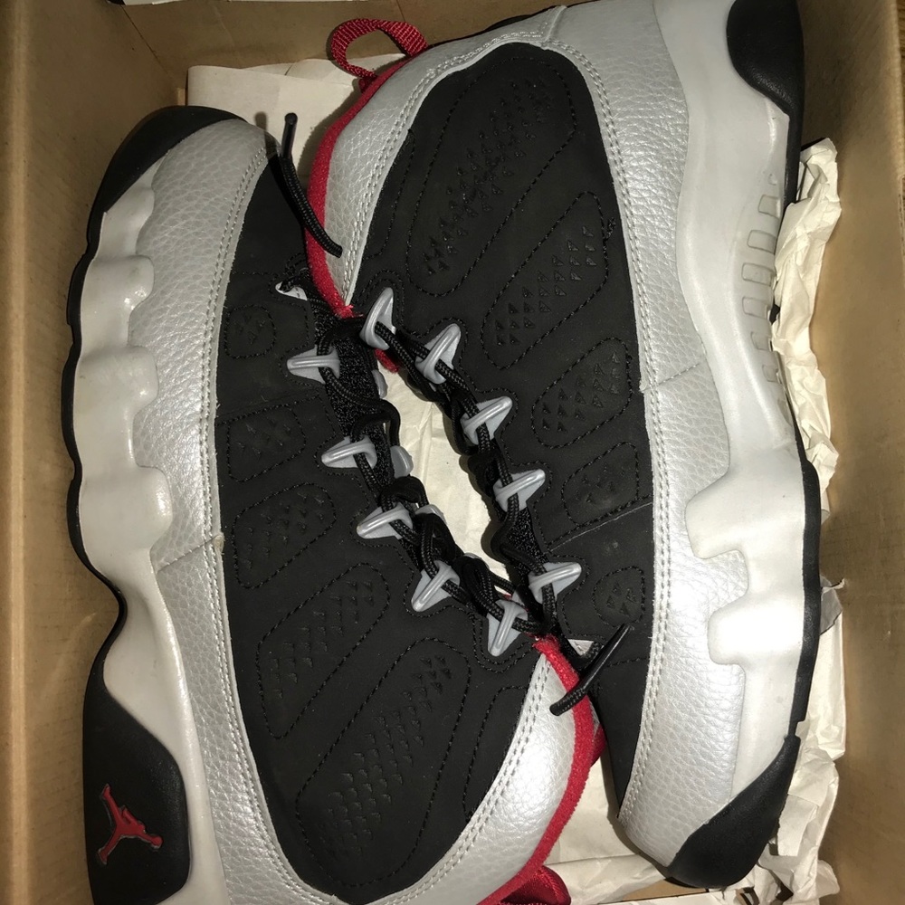 Jordan 9 Johnny Kilroy size 5.5Y
